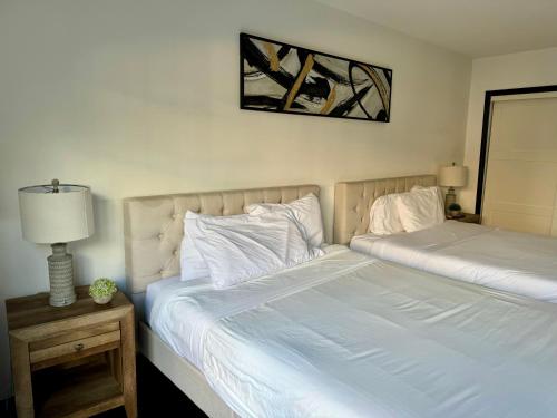En eller flere senge i et værelse på Private Guest house in West Hollywood