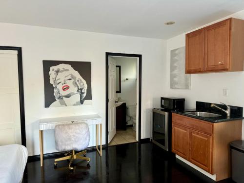 Køkken eller tekøkken på Private Guest house in West Hollywood