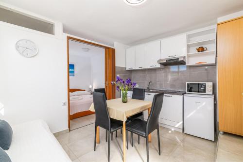 Apartments with parking space Rabac, Labin - 7622