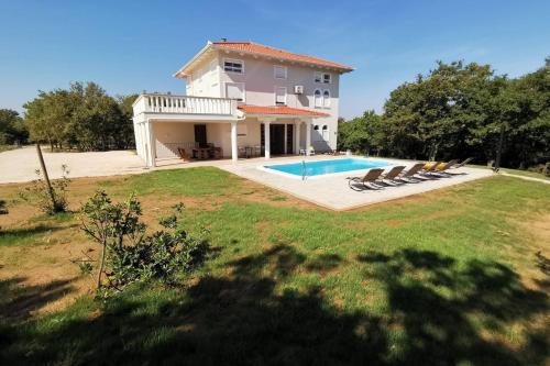 Holiday house with a swimming pool Poljica, Zadar - 24133