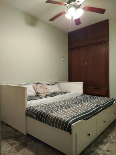 Ένα ή περισσότερα κρεβάτια σε δωμάτιο στο MV Suites Suc Fundidora