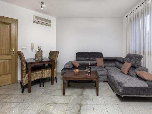 Apartment in Banjole near Beach & Nature