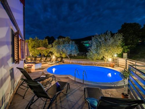 Πισίνα στο ή κοντά στο Apartment in Drenje with Sea View Terrace