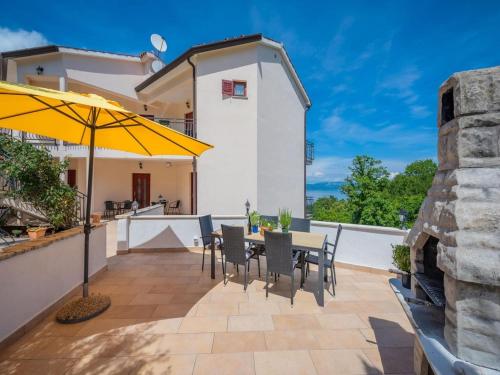 Μπαλκόνι ή βεράντα στο Apartment in Drenje with Sea View Terrace