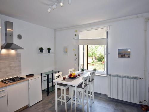 Apartment in Valbandon near Adriatic Beach