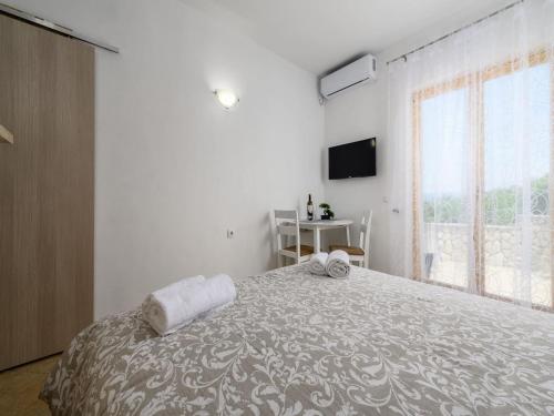 Ένα ή περισσότερα κρεβάτια σε δωμάτιο στο Studio in Drenje near Beaches & Heated Pool