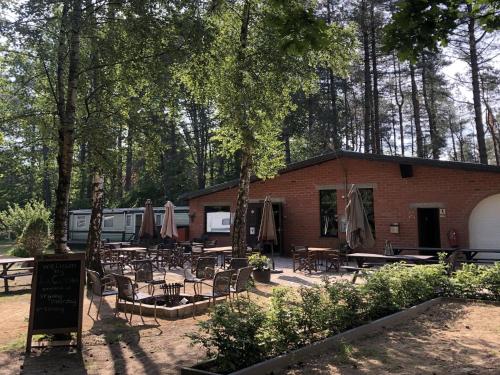 Lodge near Antwerp with Nature Trailsにある庭