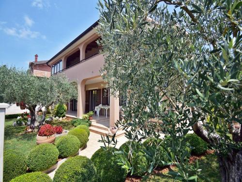 Apartment in Pula near Hidrobaza Beach