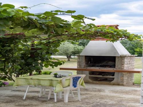 Apartment in Fa ana by Valbandon Beach