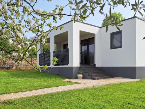 Charming 2-bedroom apartment in Pula