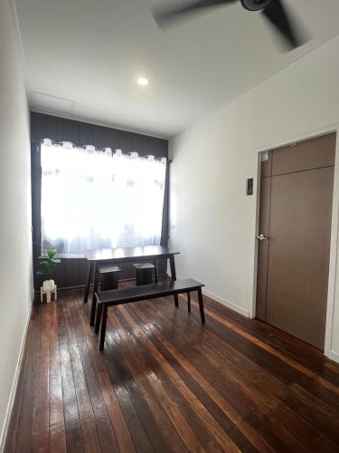 Stolní tenis v ubytování Passenger Guesthouse Ayutthaya nebo okolí