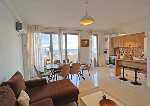 The Salt House - 2BR, First Row, Beachfront