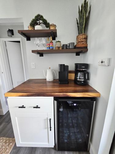 a kitchen with a microwave and a counter at Comfort Location Reasonable Price 2 blocks 2 the beach in Kailua-Kona
