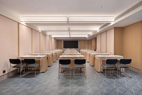 a row of tables and chairs in a room at Hilton Garden Inn Harbin Haxi in Harbin
