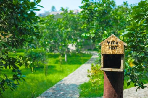a birdhouse with a sign that says villa lift at HDT Farm Stay Thanh Chuong in Thái Nhã