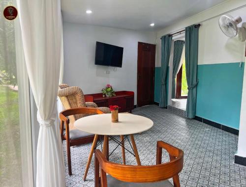 Μια τηλεόραση ή/και κέντρο ψυχαγωγίας στο Ganesha Kampot Resort
