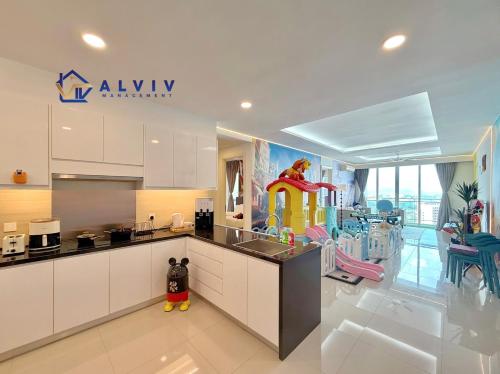Una cocina o cocineta en The Shore Kids Wonderland I Family 6-10pax I Kids Friendly I JonkerSt