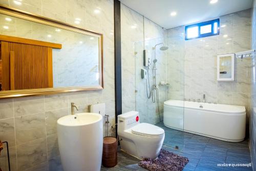 Ένα μπάνιο στο Khongdonat Premium Pool Villa