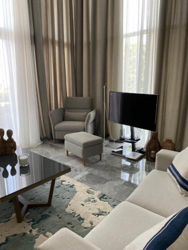TV a/nebo společenská místnost v ubytování Sea-View Residence