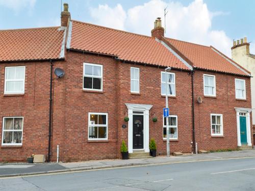 a red brick house with a red roof at The Horseshoes in Hornsea