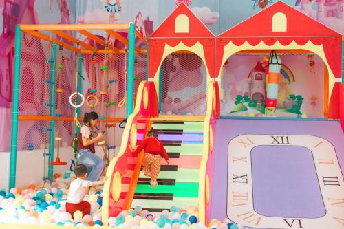 two children playing on a play set in a playground at HDT Farm Stay Thanh Chuong in Thái Nhã