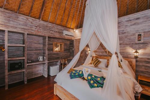 Una cama o camas en una habitación de Lembongan Seaview