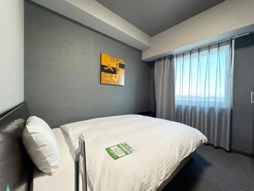 Postel nebo postele na pokoji v ubytování Hotel Route-Inn Iwata Inter