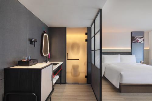 Moxy Chongqingにあるベッド