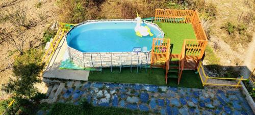 an overhead view of a swimming pool with a slide at Orchard Green Dummi in Nāldera
