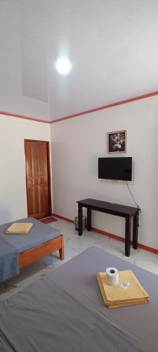 Giường trong phòng chung tại Alona J&J Tourist Inn
