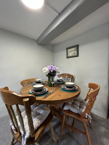 Fotografie z fotogalerie ubytování 4 Bed Apartment The Windmill 16th Century Pub v destinaci Loughborough