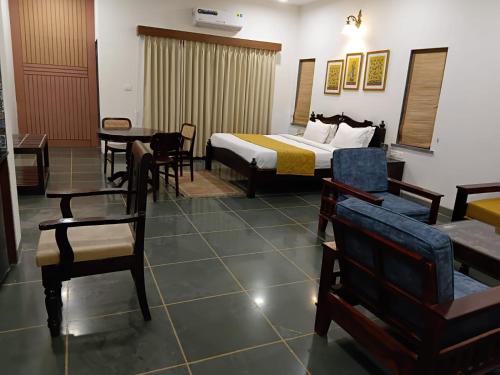 Postel nebo postele na pokoji v ubytování Lal Bagh Resort Ranakpur - Step into the wild, Stay in luxury