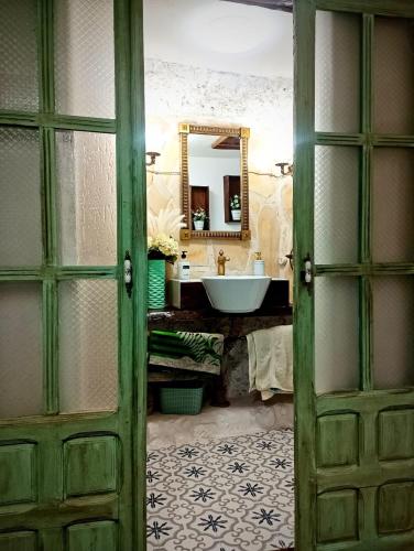 a bathroom with a sink and a mirror at Casa rural en Buendía -la Galera con 4 dormitorios in Buendía
