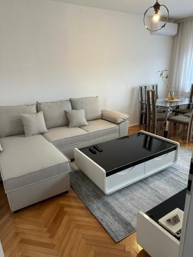 Dielli Apartment