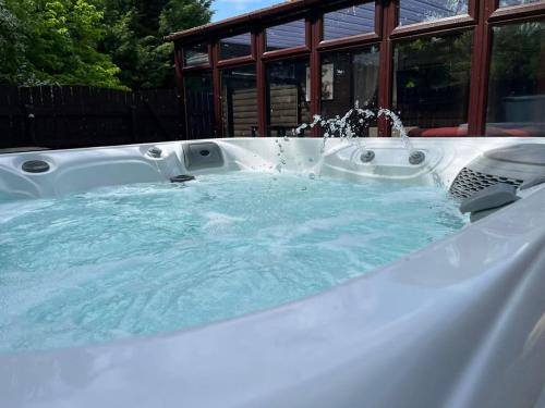 a jacuzzi tub with a water fountain at Wild Oats Lodge 6, Yellowtop Country Park in York