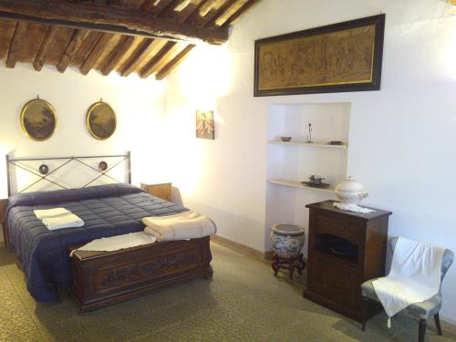 a bedroom with a bed and a table and a chair at Agriturismo Locanda del Papa in La Spezia
