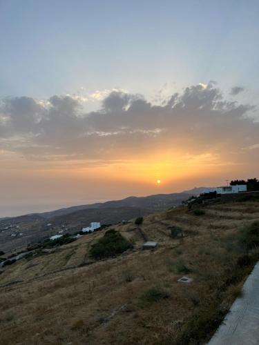 Φωτογραφία από το άλμπουμ του Blue Balcony/SkyView in Tinos - 3BR Home in Arnados στον Αρνάδο