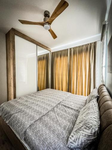 Postel nebo postele na pokoji v ubytování Four Seasons II Boghaz - Luxury Apartments