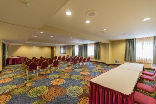 a conference room with chairs and tables in a room at Holiday Inn Express Portland East - Columbia Gorge by IHG in Troutdale