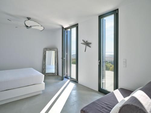 Ένα ή περισσότερα κρεβάτια σε δωμάτιο στο Villa in Paros Villa Nest