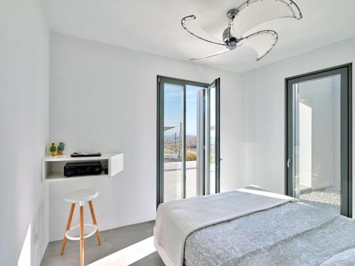 Ένα ή περισσότερα κρεβάτια σε δωμάτιο στο Villa in Paros Villa Nest