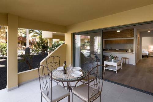 Home2Book Pool & Tennis Court Cozy Apt, Corralejo