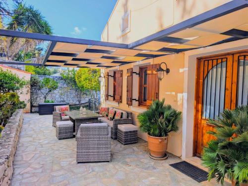 Κήπος έξω από το Villa Koumos - Crete Holidays With Pool and Views