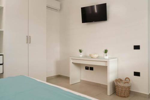 Una televisión o centro de entretenimiento en Veseri Home
