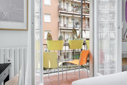 JOIVY Elegant Double Studios near Subway Station