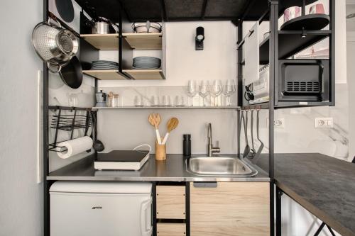 JOIVY Elegant Double Studios near Subway Station