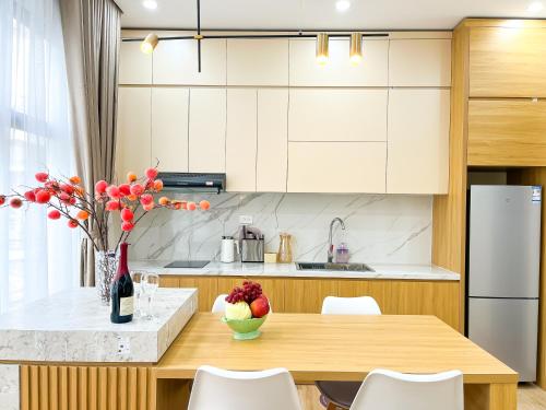Kuchyň nebo kuchyňský kout v ubytování Amazing Housing Lạc Long Quân