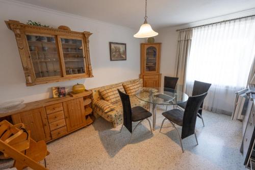 a living room with a glass table and a couch at Komfort Apartmenthaus Haslbach FGZ in Regensburg