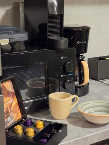 a kitchen counter with a coffee maker and a cup at Αρχοντικό Ορεάδες ΙΙΙ in Nafpaktos