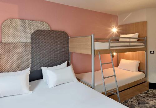 a room with two bunk beds and a ladder at B&B HOTEL Noisy-le-Grand in Noisy-le-Grand